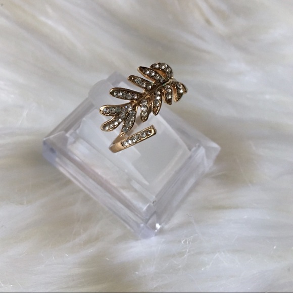 Leaf Rhinestone Wraparound Gold Tone Ring - Picture 3 of 6